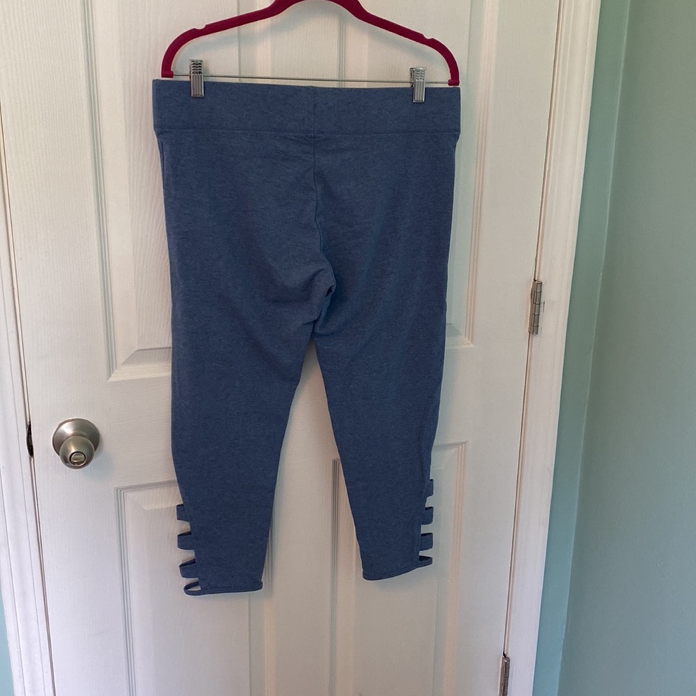 Capris - Picture 2 of 3